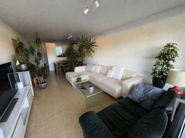 1 Zimmer, 105 m², 1. Stock