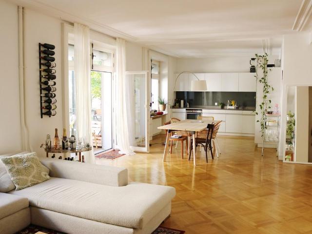 1 Zimmer, 120 m², 1. Stock