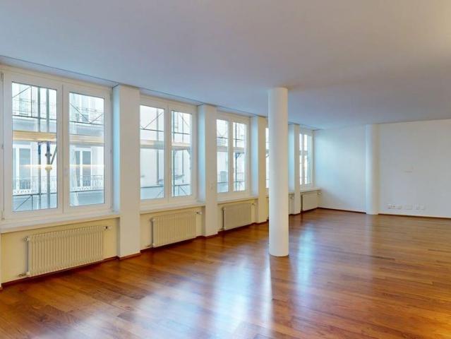 1 Zimmer, 124 m², 2. Stock