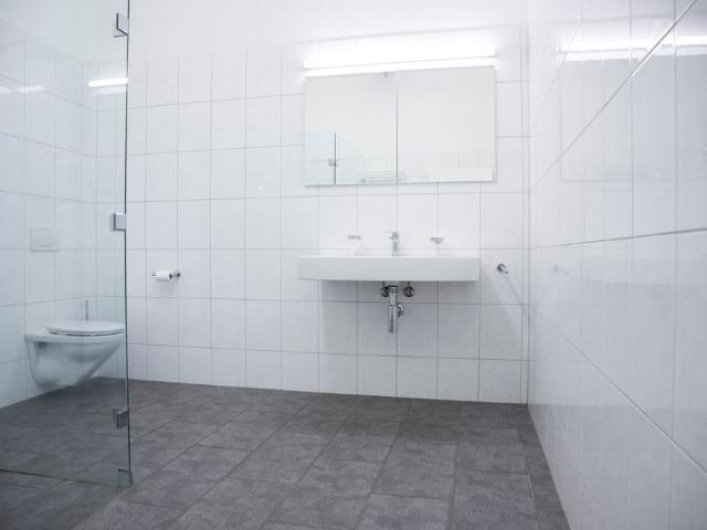 1 Zimmer, 193 m², 2. Stock