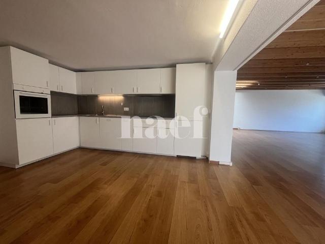 1 Zimmer, 200 m², 1. Stock