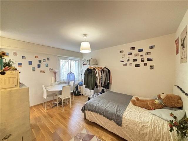 1 Zimmer, 2. Stock