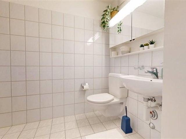 1 Zimmer, 2. Stock
