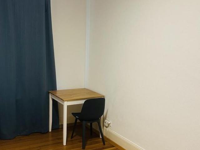 1 Zimmer, 32 m², 1. Stock