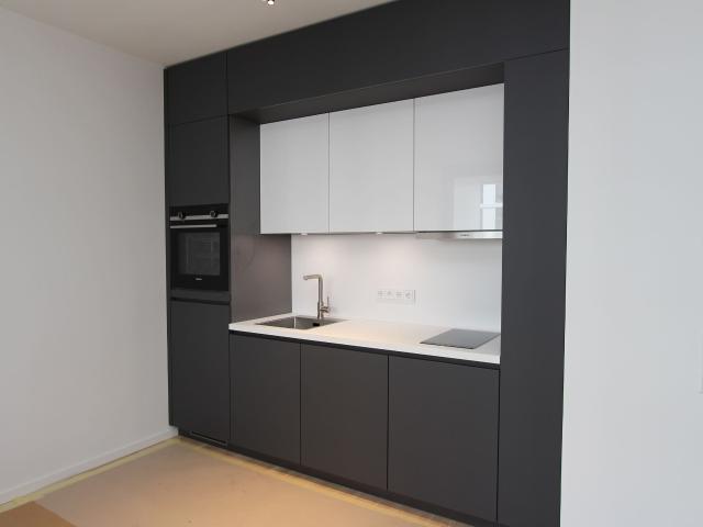 1 ZIMMER WOHNUNG * MIT BALKON * EINBAUKÜCHE * Ab 01.05.2025