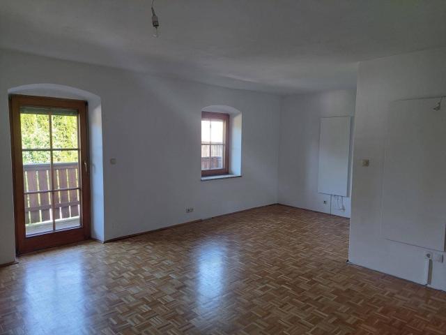 1 Zimmer Wohnung mit Balkon und Parkplatz