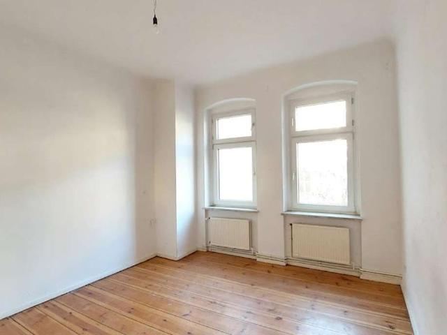 1 Zimmer Altbau Wohnung im Seitenflügel zu vermieten!