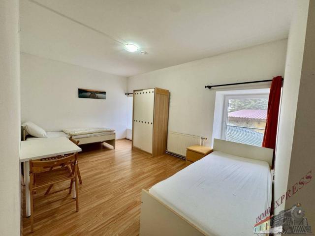 1 Zimmer Mietwohnungen mit 1 Bett in Fischamend 280, Euro monatliche Pauschale WC und Dusche am Gang ab Jänner / Februar 2026 verfügbar