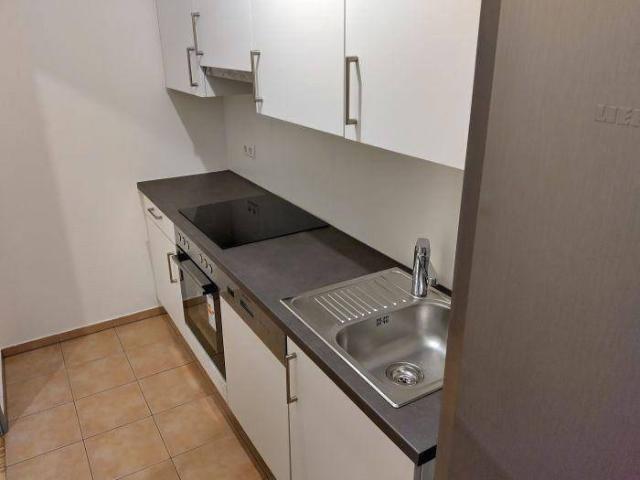 Sanierter 2 ZIMMER Altbau + Süd Balkon + extra Küche neu möbliert + neuwertiges Bad mit Dusche / WC!