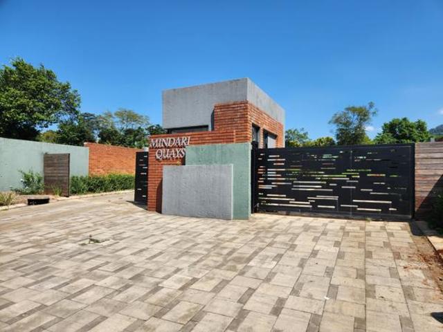 1 064 m² Land available in Montrose
