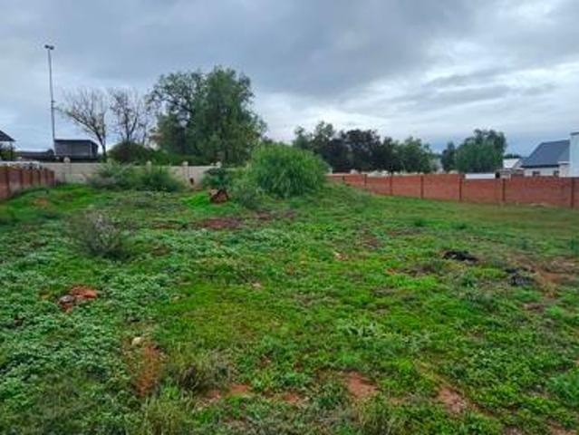 1 064 m² Land available in Oudtshoorn