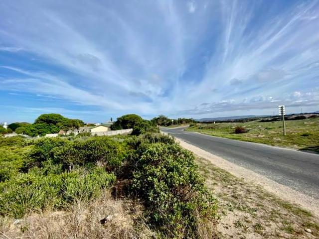 1 069 m² Land available in Pearly Beach