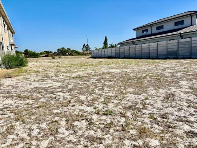 1 070 m² Land available in Annandale