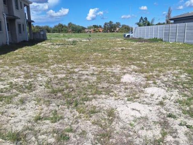 1 070 m² Land available in Annandale
