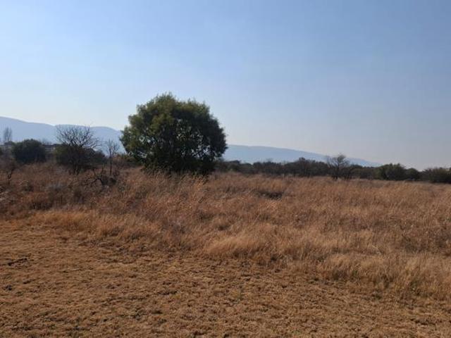 1 077 m² Land available in Melodie