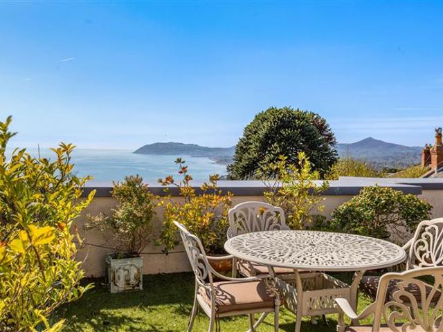 1,075,000 | The Penthouse, No. 4 Killiney Hill Plaza, Killiney, Co. Dublin Sherry FitzGerald Dalkey 5011 MyHome. Ie Residential