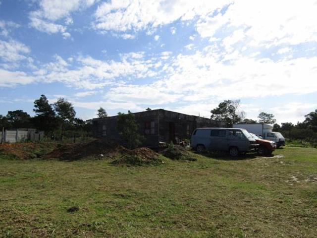1 075 m² Land available in Kruisfontein