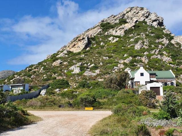 1 079 m² Land available in Pringle Bay