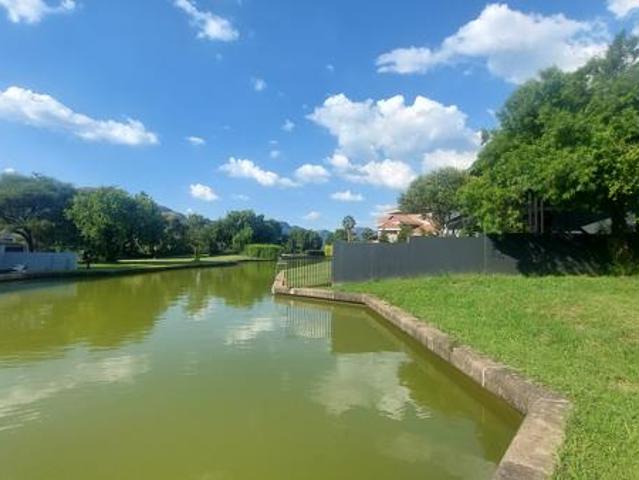 1 083 m² Land available in The Island Estates