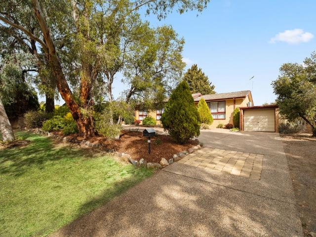 1,095sqm Leafy Retreat in Giralang