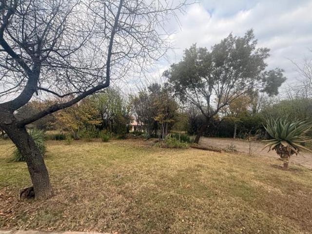 1 000 m² Land available in Meerhof