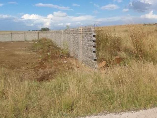 1 000 m² Land available in Kinross