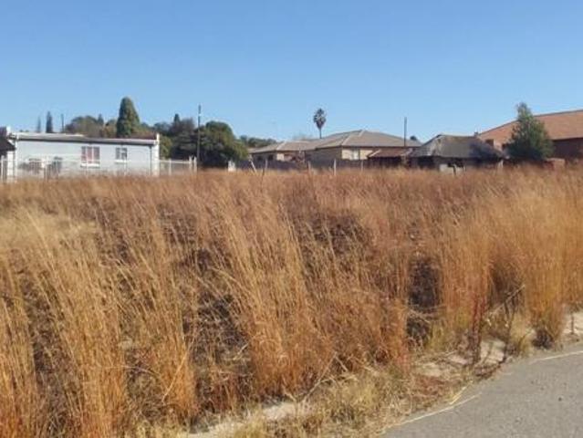 1 000 m² Land available in Kinross