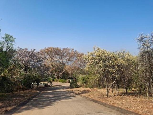 1 000 m² Land available in Kosmos Ridge Estate