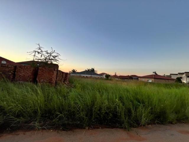 1 000 m² Land available in Serala View
