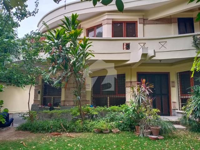 1,000 Sq. Yards House for Rent F 6, Islamabad Prime Location | Large Front Lawn | Beautiful Green Space