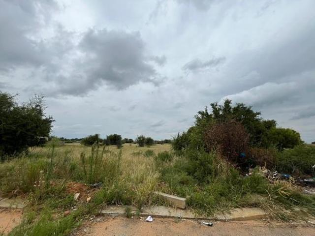 1 001 m² Land available in Naudeville