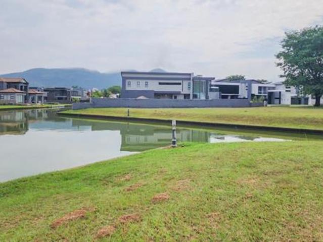 1 009 m² Land available in The Island Estates