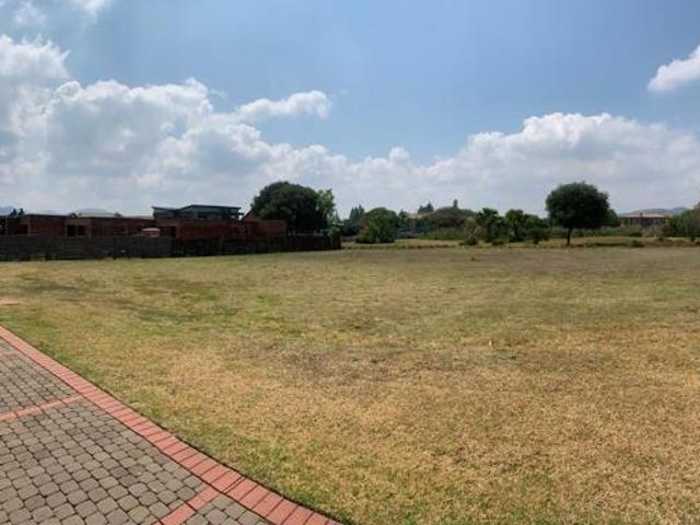 1 012 m² Land available in The Island Estates