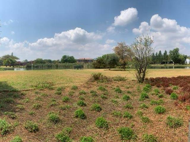 1 012 m² Land available in The Islands Estate