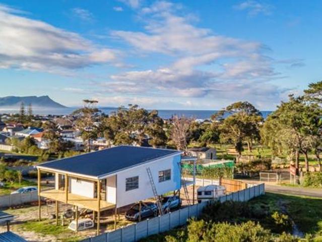 1 016 m² Land available in Kleinmond
