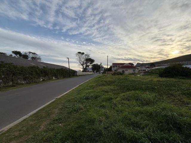 1 016 m² Land available in Kleinmond