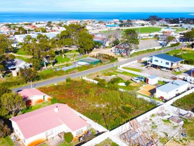 1 016 m² Land available in Kleinmond