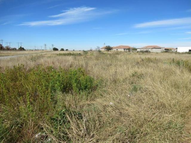1 026 m² Land available in Naudeville