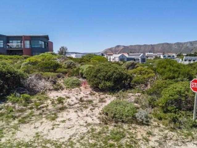 1 033 m² Land available in De Kelders