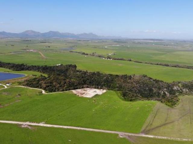 1 030 m² Land available in Humansdorp