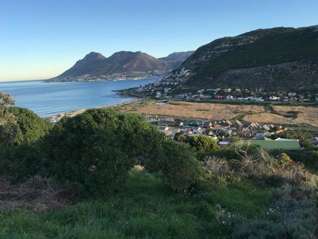 1 038 m² Land available in Glencairn Heights