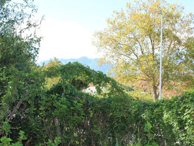 1 038 m² Land available in Somerset West Central