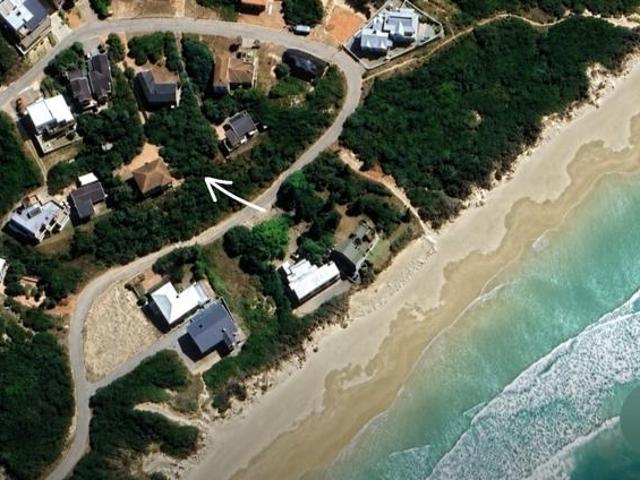1 151 m² Land available in Paradise Beach