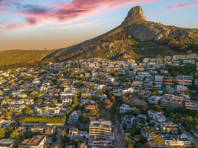 1 155 m² Land available in Fresnaye