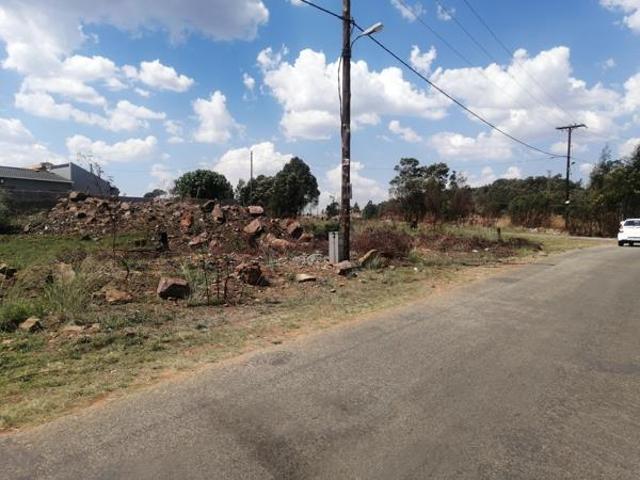 1 160 m² Land available in Golf View