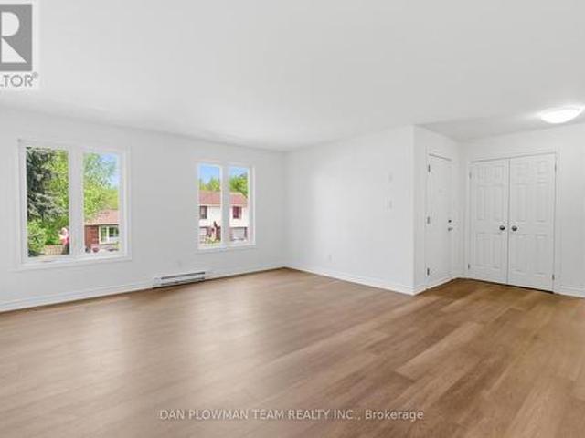 1 176 Nassau Street, Oshawa, ON, L1J 4A5 house for lease | Listing ID E13622 | Royal LePage