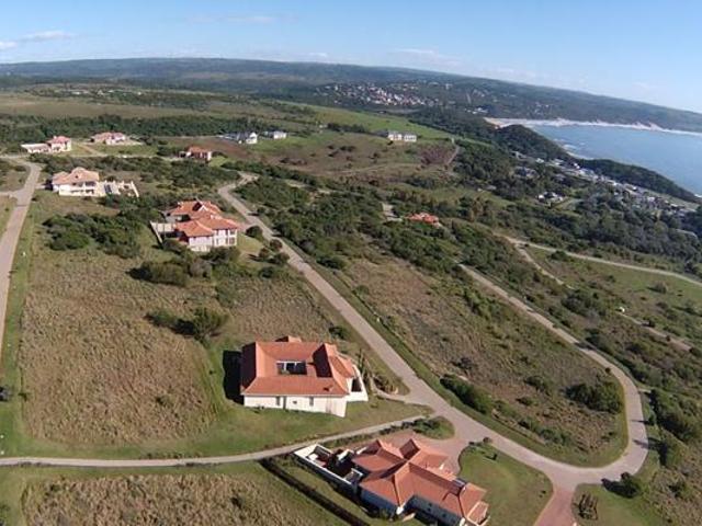 1 180 m² Land available in Cintsa
