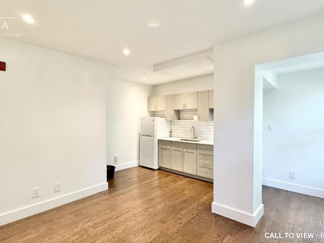 1 18 Bonnyview Dr, Etobicoke, Ontario M8Y 3G6 INVITING 1 BEDROOM APARTMENT IN AN AMAZING LOCATION [object Promise] for Rent