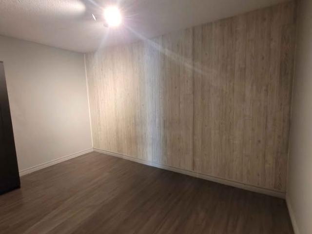 1 1008 St. Laurent Blvd, Ottawa, ON, K1K 3B4