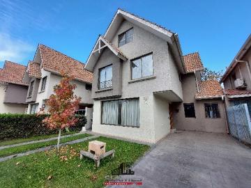 $ 1.100.000 Casa en Arriendo en Huechuraba 4 dormitorios 3 baños / Kutt Property